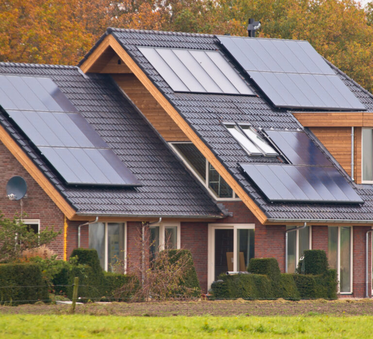 Combien de panneaux solaires pour une maison de 200m2 ?