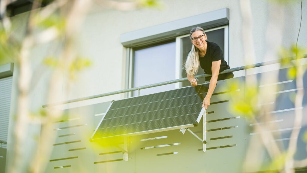 installer des panneaux solaires sur un balcon